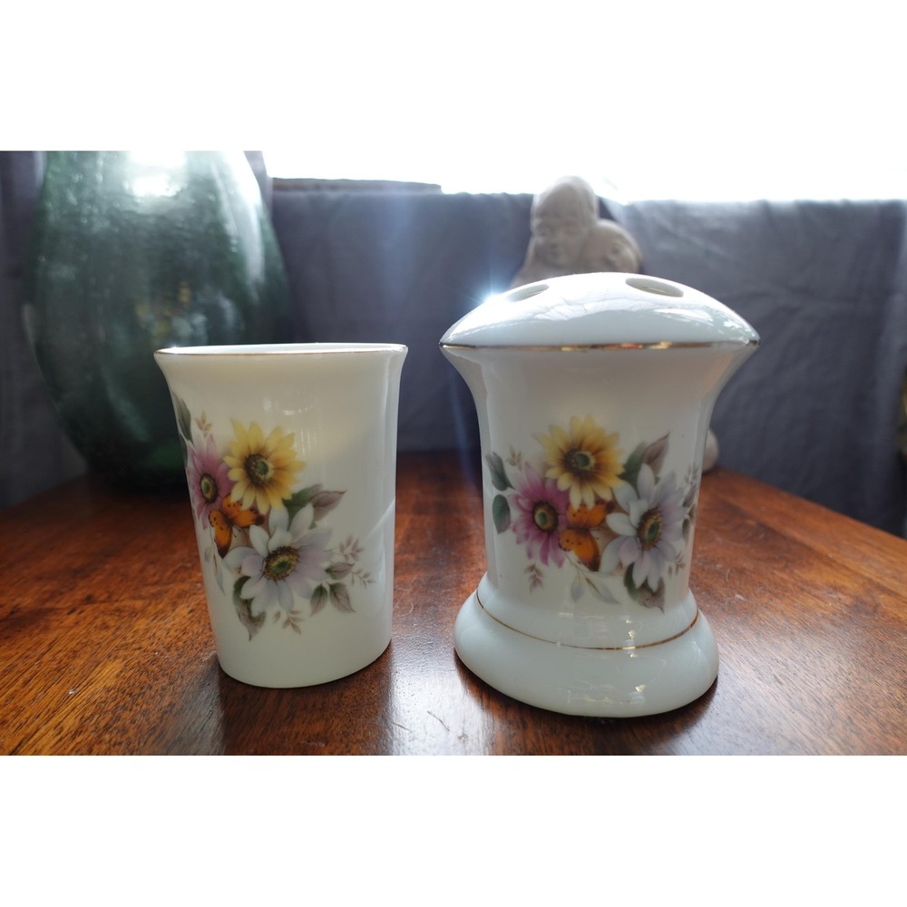 1979 Enesco porcelain toothbrush holder tumbler set daisy butterfly floral